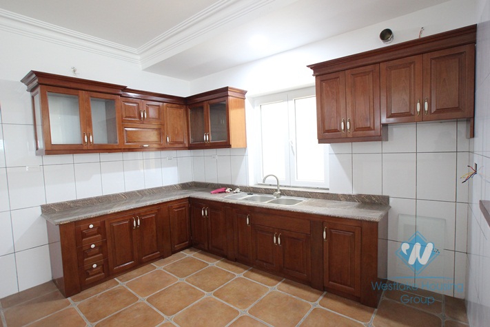 Nice and lake view serviced apartment  for rent in Quang An Street, Tay Ho District, Ha Noi 